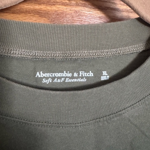 Abercrombie & Fitch Women’s Olive Short Sleeve Tee - 100% Cotton - XL - Picture 2 of 3